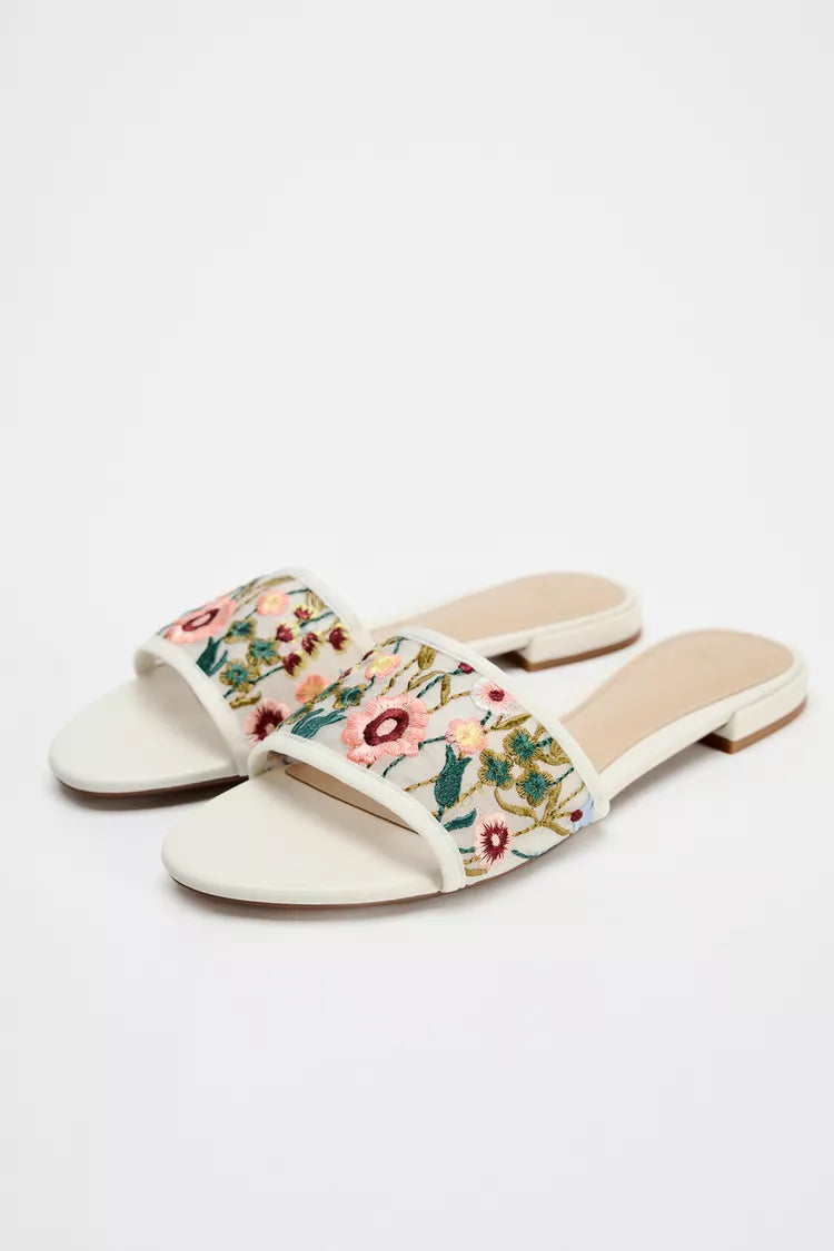 FLAT FLOWER SANDALS