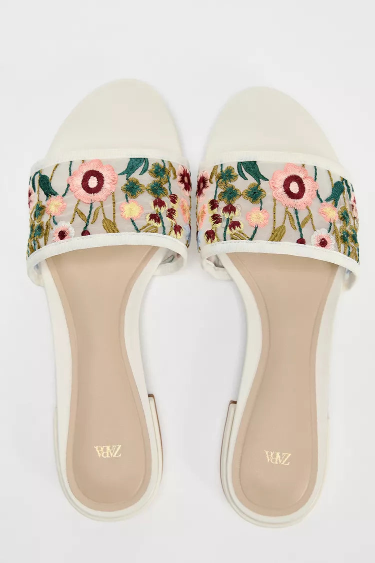 FLAT FLOWER SANDALS